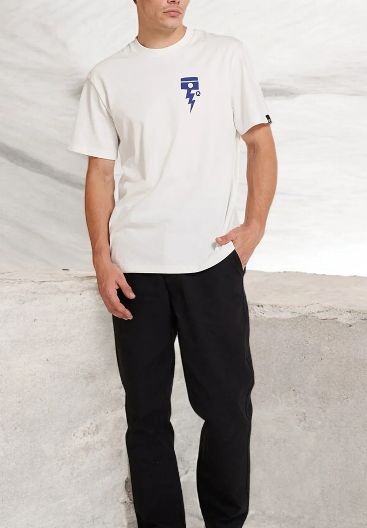 Deus Ex Machina – Camiseta Pisstin vintage white
